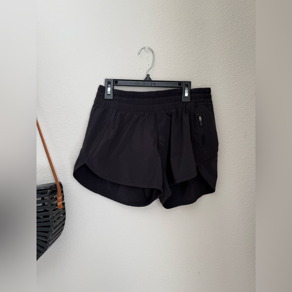 Lululemon Tracker Short, Size 6